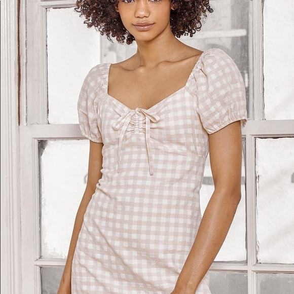 Lulu’s Beige Gingham Puff Sleeve Mini Dress NWT - Picture 3 of 5